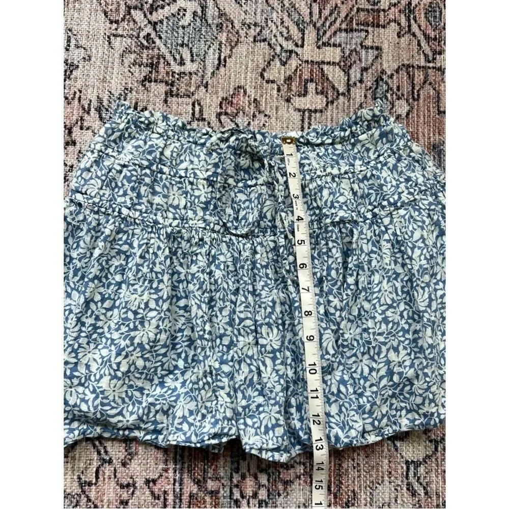 American Eagle Outfitters Blue and White Floral Tiered Skirt Size Small Smocked